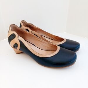 MIZ MOOZ Leather Low Heel Shoes Retro Style Black And Tan 1.25 Inch Heel